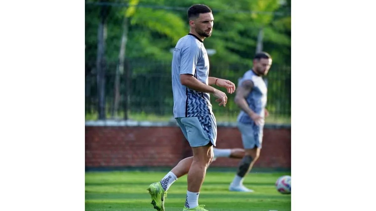 Tiga pemain Persib Bandung terpaksa absen saat menjamu Dewa United di Stadion GBLA Kota Bandung, Jawa Barat, Jumat (21/11/2025) malam. Foto: ist/