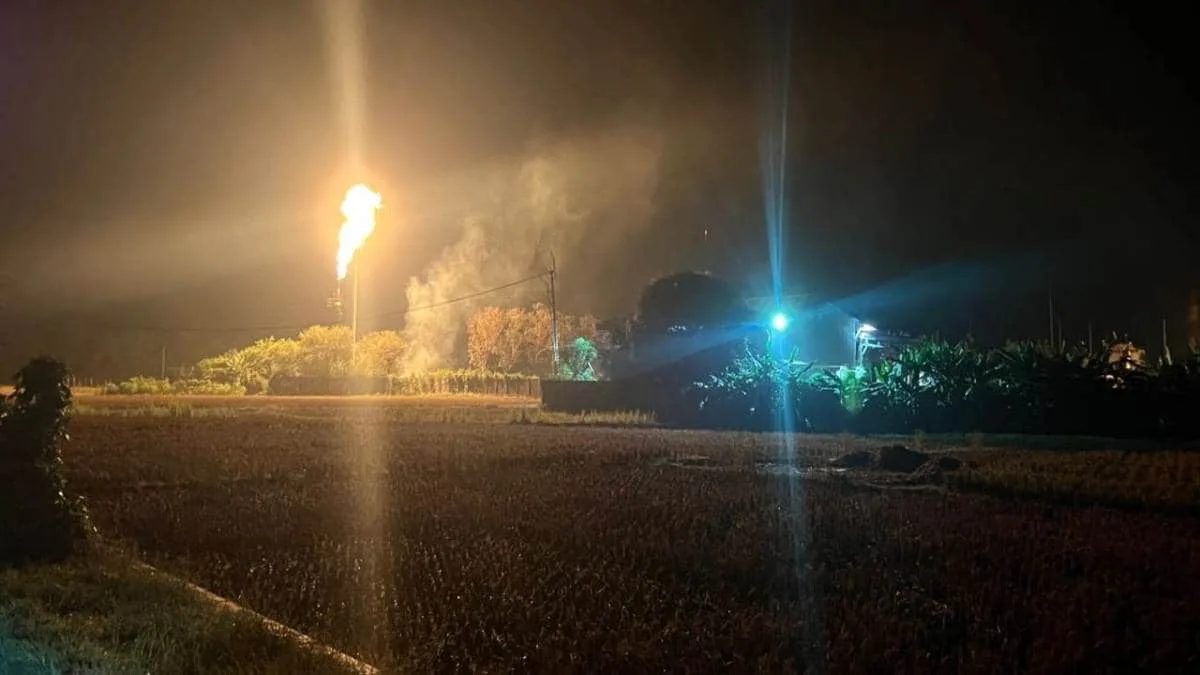 Pipa gas milik PT Pertamina EP Regional 2 Zona 7 Field Subang yang berlokasi di Pagaden Barat, Kabupaten Subang, Jawa Barat, meledak,  Selasa (5/8/2025). Ledakan tersebut menyebabkan 2 orang karyawan alami luka bakar serius. (Ist)