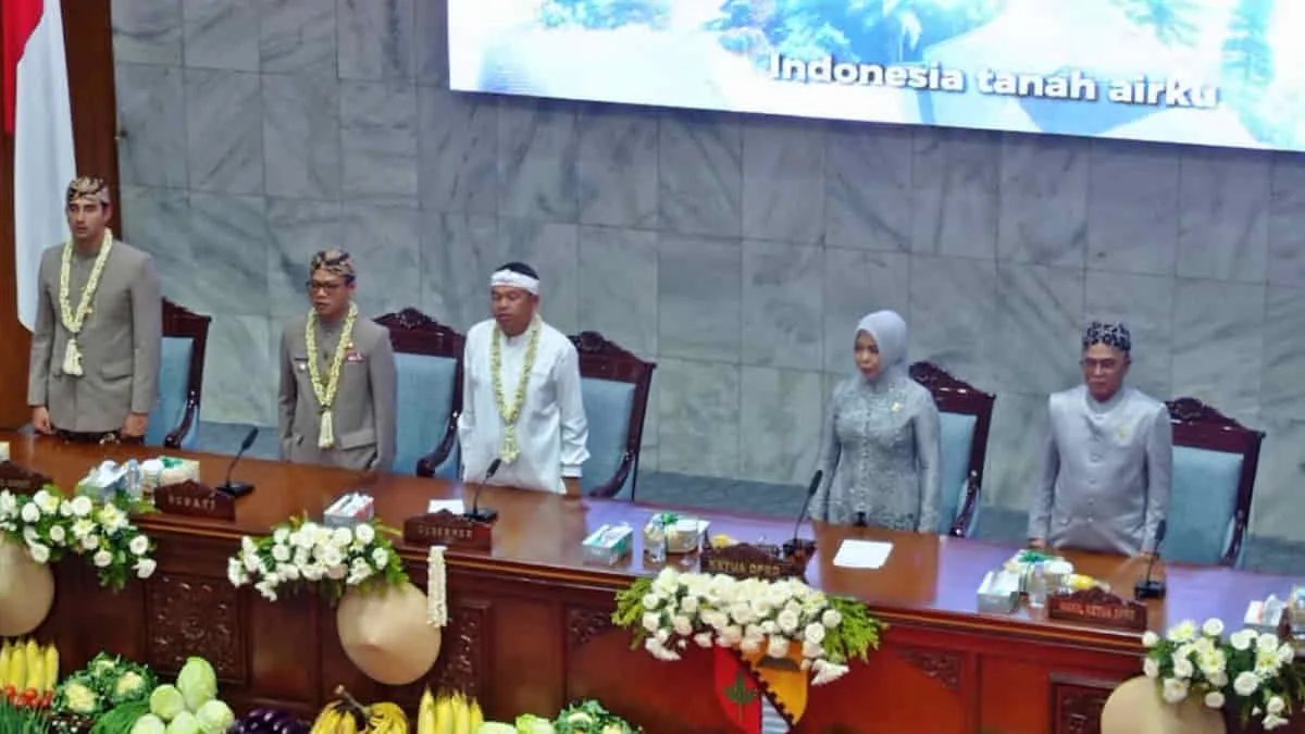 Gubernur Jawa Barat, Bupati dan Wakil Bupati Bandung, serta pimpinan DPRD Kabupaten Bandung saat menggelar rapat paripurna Hari Jadi ke-385 Kabupaten Bandung, Senin (20/4/2026). Foto: cep/trustjabar
