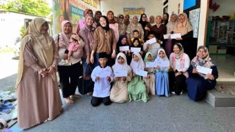 Tebar Semangat Hari Kartini, Srikandi PLN dan Istri Karyawan Salurkan Bantuan untuk Yatim Dhuafa di Ciparay