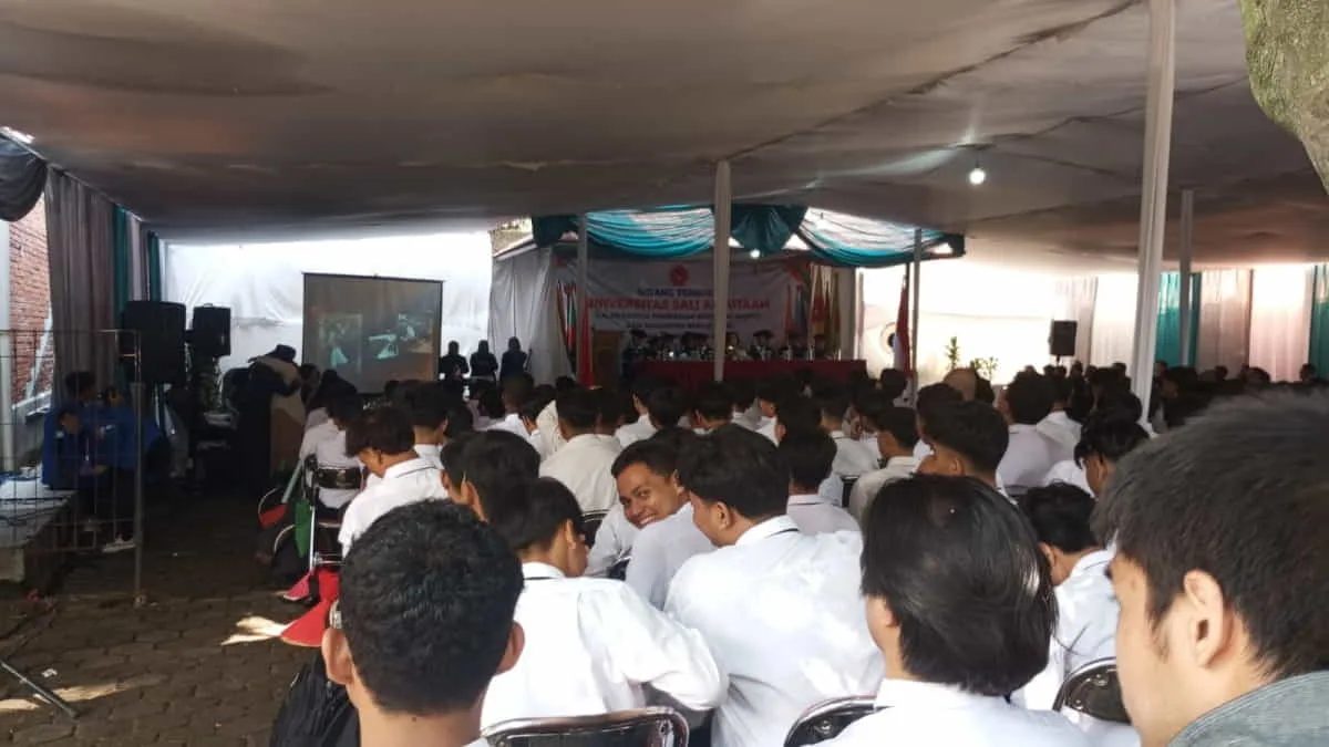 Sebanyak 200 mahasiswa UNISAL memperoleh bantuan program KIP Kuliah. Foto: ist/