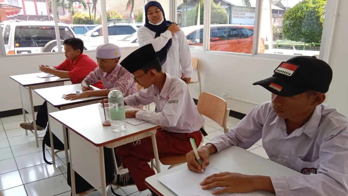 Proses pembelajaran sekolah rakyat di Cimahi, Jawa Barat. Foto: Adi/trustjabar