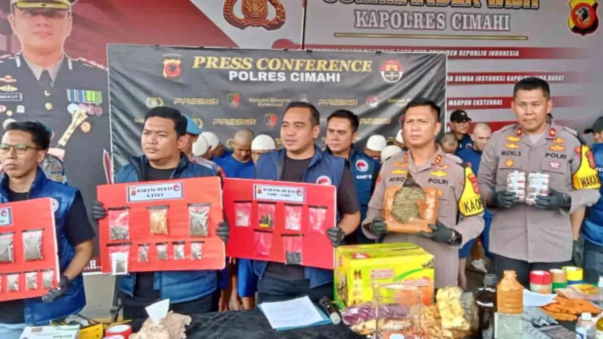 Polres Cimahi berhasil membongkar 16 kasus penyalahgunaan narkotika di wilayah hukumnya. Polisi juga telah menetapkan 21 tersangka dalam kasus tersebut. Foto: Adi/trustjabar