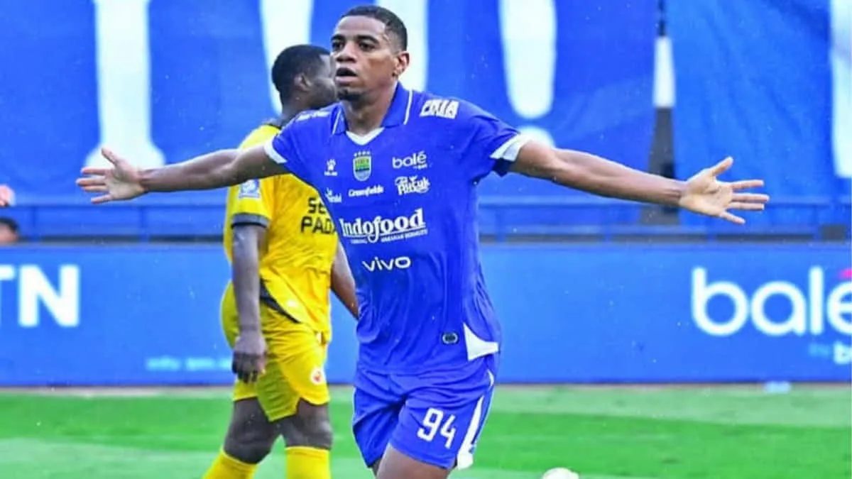 Laga Persib menjamu Semen Padang di GBLA Bandung, kemenangan masih di tangan Maung Bandung. Foto: Asep Awal/trustjabar