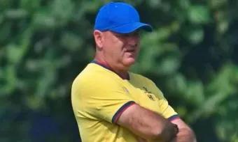 Pelatih Persib Bandung Bojan Hodak Siapkan Strategi Lawan Semen Padang