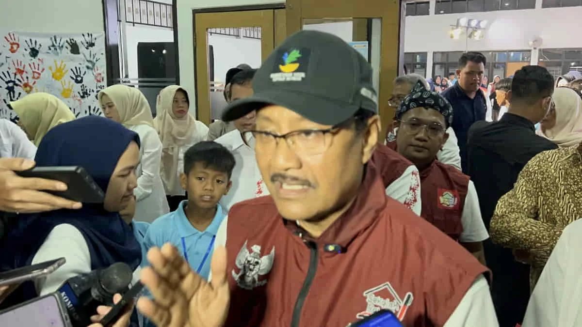 Mensos RO Saifullah Yusuf tidak mempermasalahkan adanya guru dan murid sekolah rakyat yang mengundurkan diri. Foto: R.Denny/trustjabar